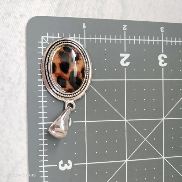 Silver Tone Oval Silver and Brown Leopard Pendant - Picture 5 of 10